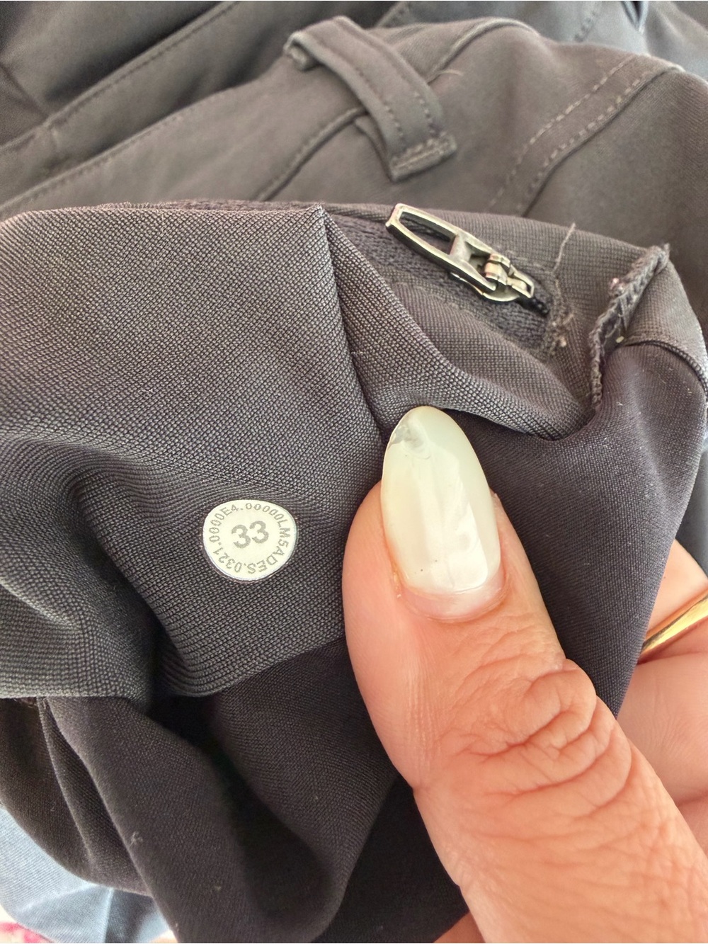 Lululemon Men’s ABC Classic-Fit 5 Pocket
Pant Warpstreme Obsidian Size: 33 - Picture 5 of 9